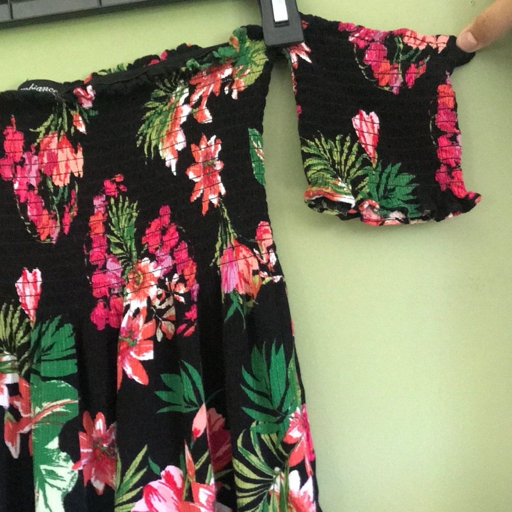 Floral Top - Picture 2 of 2
